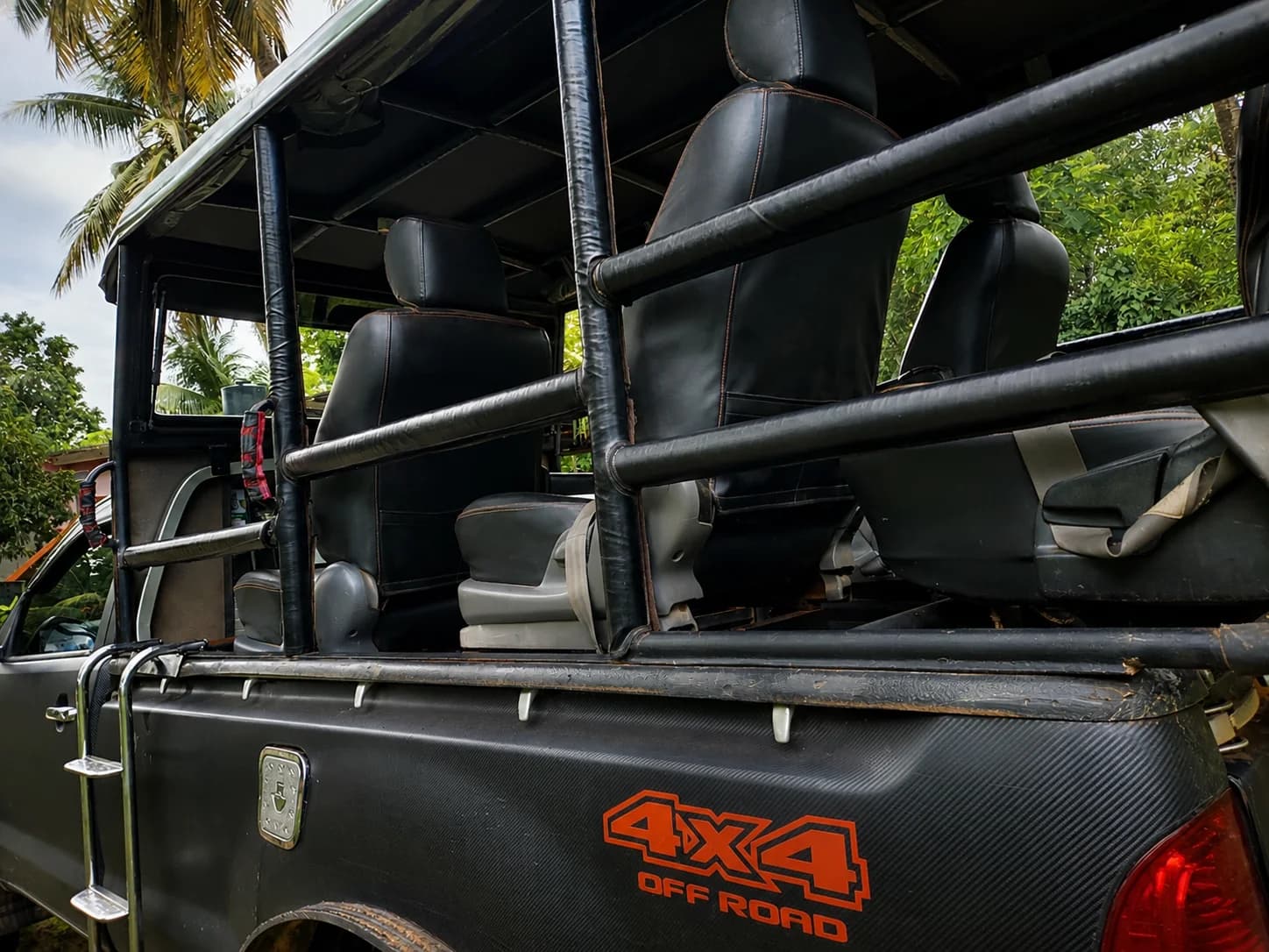 Safari seating